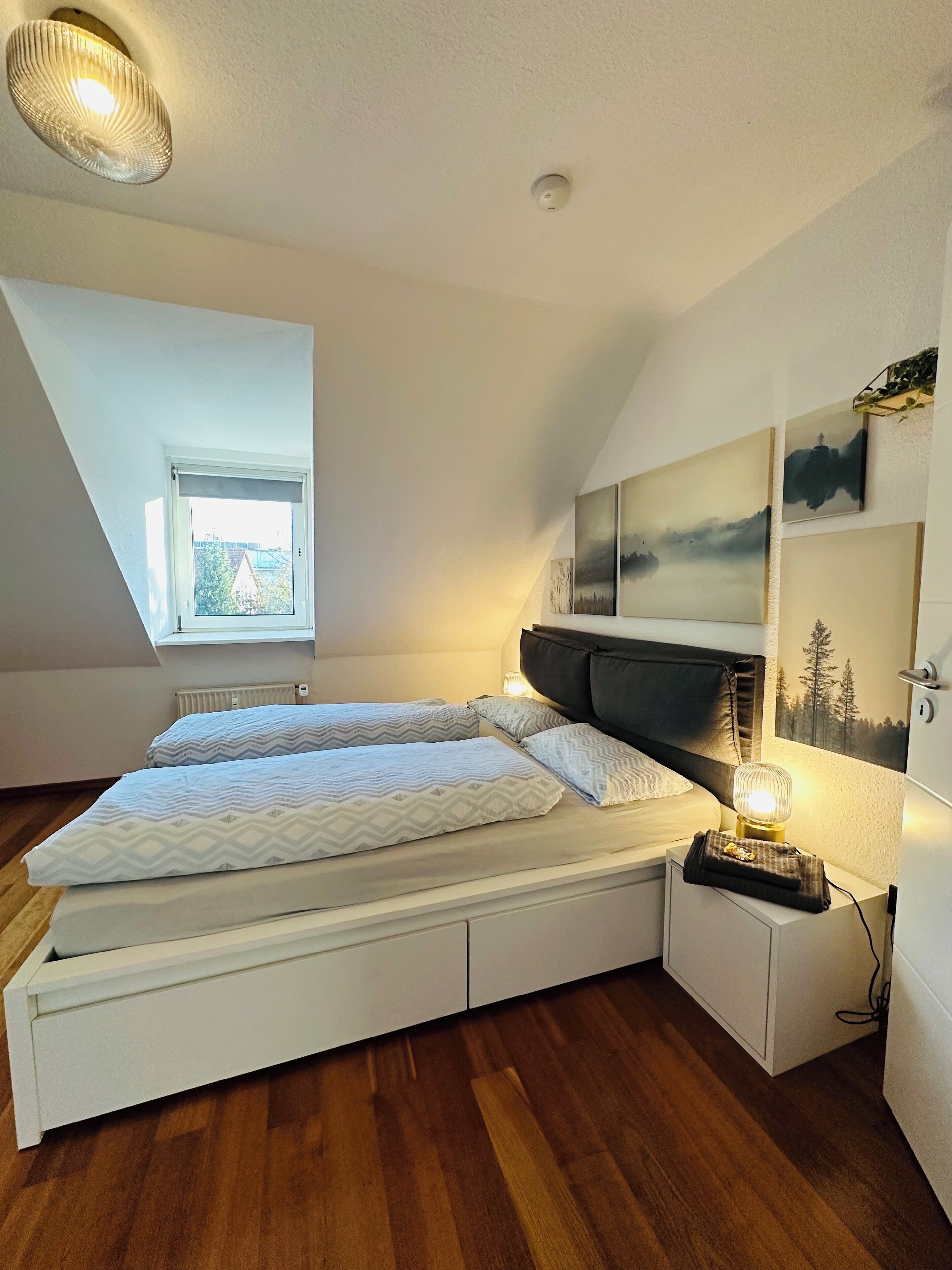 1 habitación, tabla de planchar con plancha, cuna de viaje y wifi 