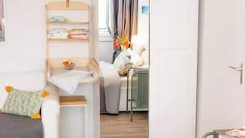1 bedroom, iron/ironing board, travel cot, Internet