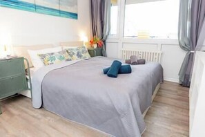 1 makuuhuone, silitysrauta/-lauta, vauvan matkasänky, internet