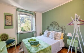 2 slaapkamers, een strijkplank/strijkijzer, gratis wifi, beddengoed