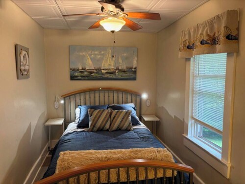 Bakers Ridge Cottage
- Near WVU Evansdale Campus, hospitals, stadium, & coliseum