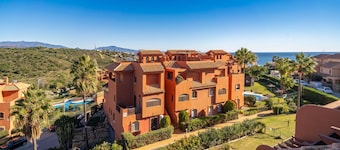 Nice home in Estepona with outdoor swimming pool
