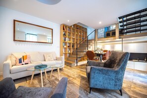 Living area - Charming house with terrace (Paris)