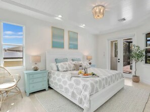 3 bedrooms, desk, iron/ironing board, travel crib