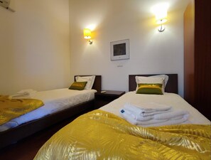 1 bedroom, internet, bed sheets