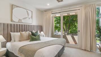 2 makuuhuonetta, työpöytä, silitysrauta/-lauta, ilmainen Wi-Fi