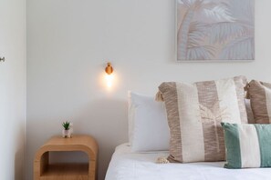 2 bedrooms, desk, iron/ironing board, travel crib