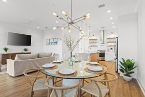 Deluxe Townhome, Partial Ocean View | In-room dining - Take it Easy by Book That Condo (Panama City Beach)