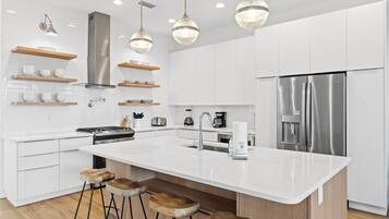 Deluxe Townhome, Partial Ocean View | Private kitchen