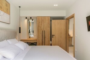 2 chambres, coffres-forts dans les chambres, bureau