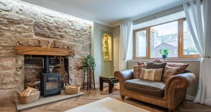 Beautifully presented Cottage by the beach