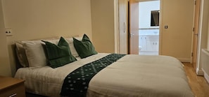 Apartment | 2 bedrooms, iron/ironing board, free WiFi, bed sheets - Modern & Lovely 2 Bed in London (London)