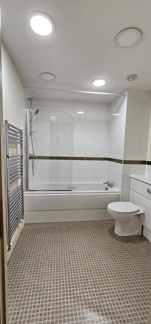 Apartment | Bathroom - Modern & Lovely 2 Bed in London (London)