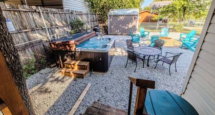 BLOCK TO WATER with water access, Sleeps 10, close to rocker b, hot tub,fire pit