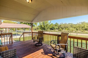 Terrace/patio - BLOCK TO WATER with water access, Sleeps 10, close to rocker b,fire pit (Graford)