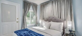 Townhouse with Pool Table - Renovated w/ King Bed

