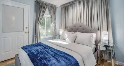 Townhouse with Pool Table - Renovated w/ King Bed