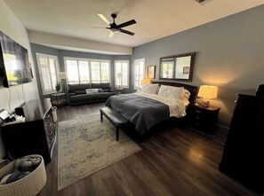 3 habitaciones, escritorio, tabla de planchar con plancha y wifi 