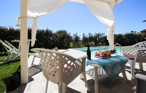Outdoor dining - Gorgeous home in Capezzano Pianore (Capezzano Pianore)