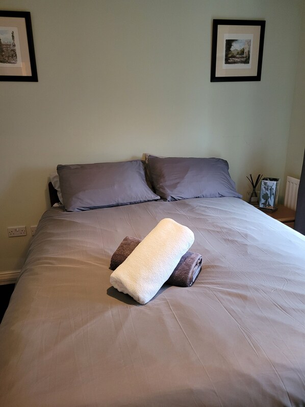 1 chambre, fer et planche à repasser, Wi-Fi, draps fournis