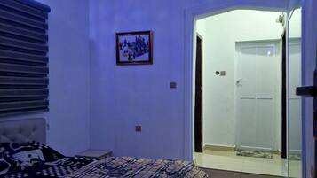 1 bedroom, bed sheets