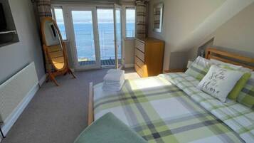 3 bedrooms, iron/ironing board, travel crib, free WiFi