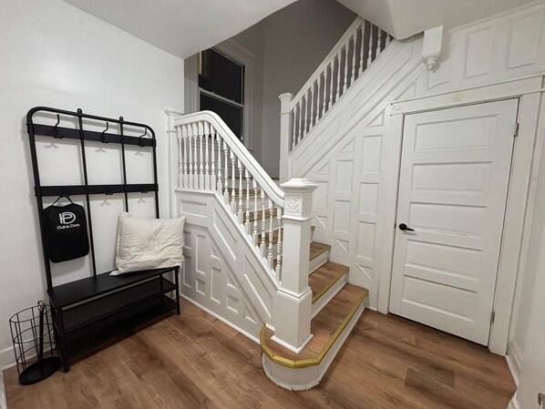 Interior - Steel City Stay- 4B/2B Getaway (Pittsburgh)