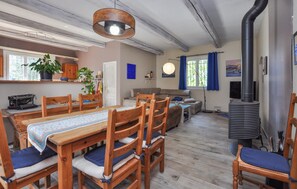 TV - Amazing home in Besse-sur-Issole (Besse-sur-Issole)