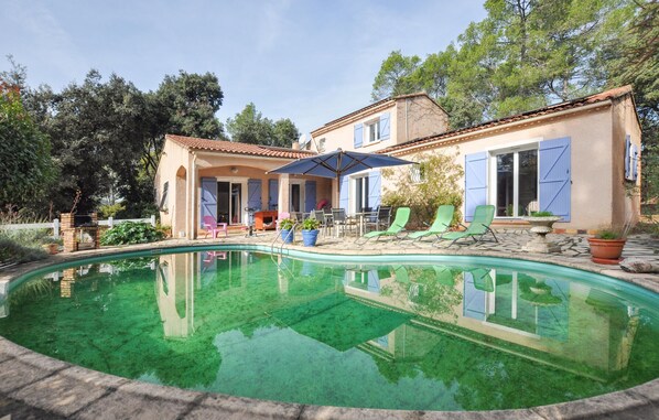 Pool - Cozy home in Besse-sur-Issole (Besse-sur-Issole)