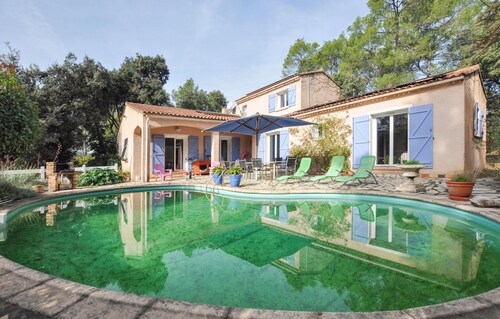 Amazing home in Besse-sur-Issole