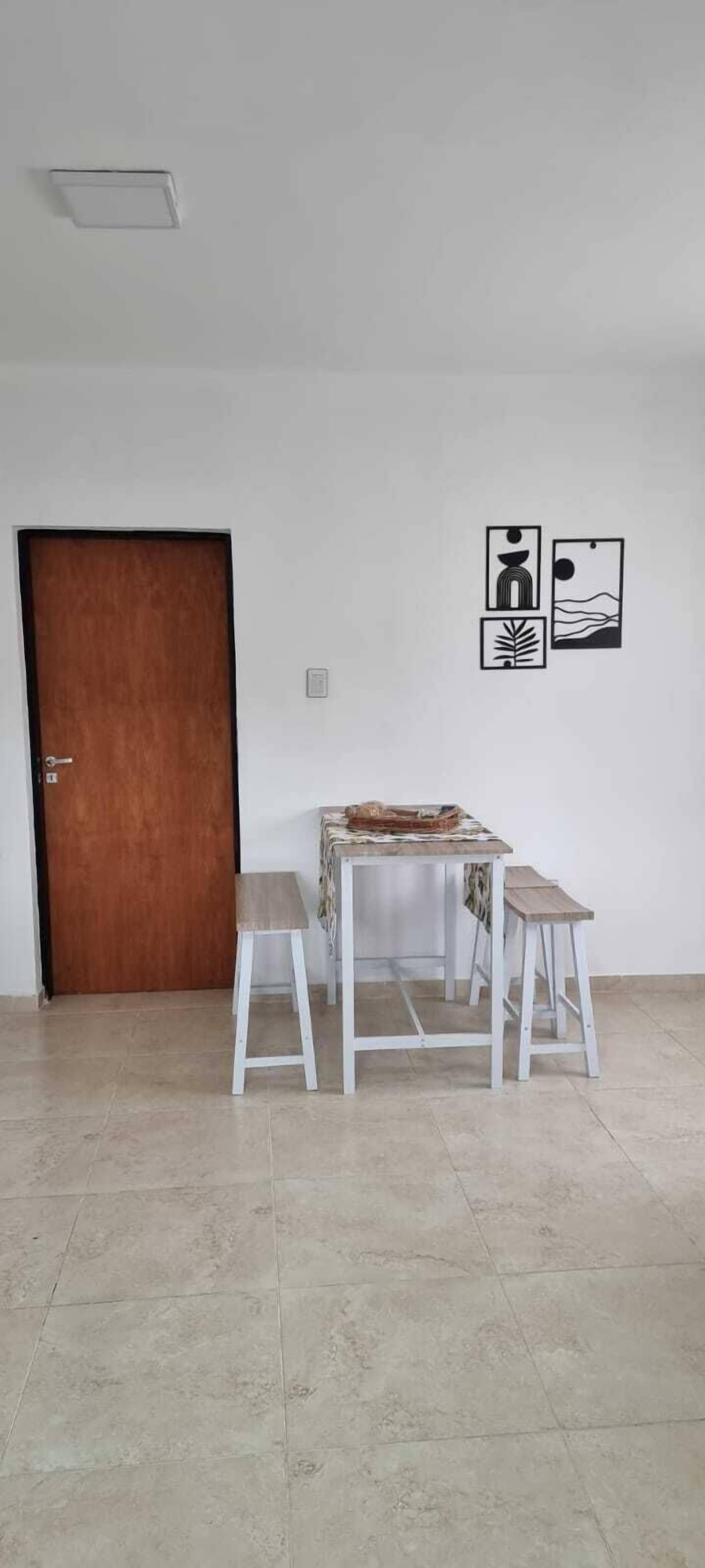 Perhehuoneisto, kaupunkinäköala | Oleskelualue | Taulutelevisio