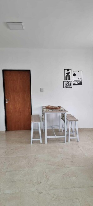 Familie appartement, uitzicht op de stad | Woonruimte | Flatscreentelevisie