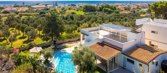 Villa Malamuri - Four Bedroom Villa, Sleeps 10