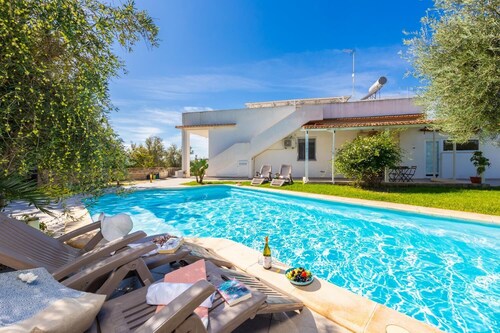 Villa Malamuri - Four Bedroom Villa, Sleeps 10