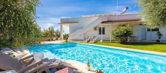 Villa Malamuri - Four Bedroom Villa, Sleeps 10