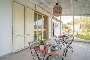 تناول الطعام بال�خارج