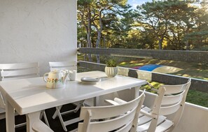 Outdoor dining - Lovely apartment in Nexø with WiFi (Nexø)