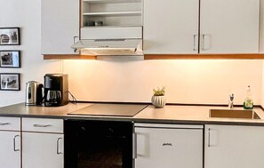 冰箱、炉灶、茶具/咖啡用具、厨具/餐具