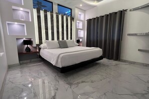 2 Schlafzimmer, Schreibtisch, Bügeleisen/Bügelbrett, Reisekinderbett