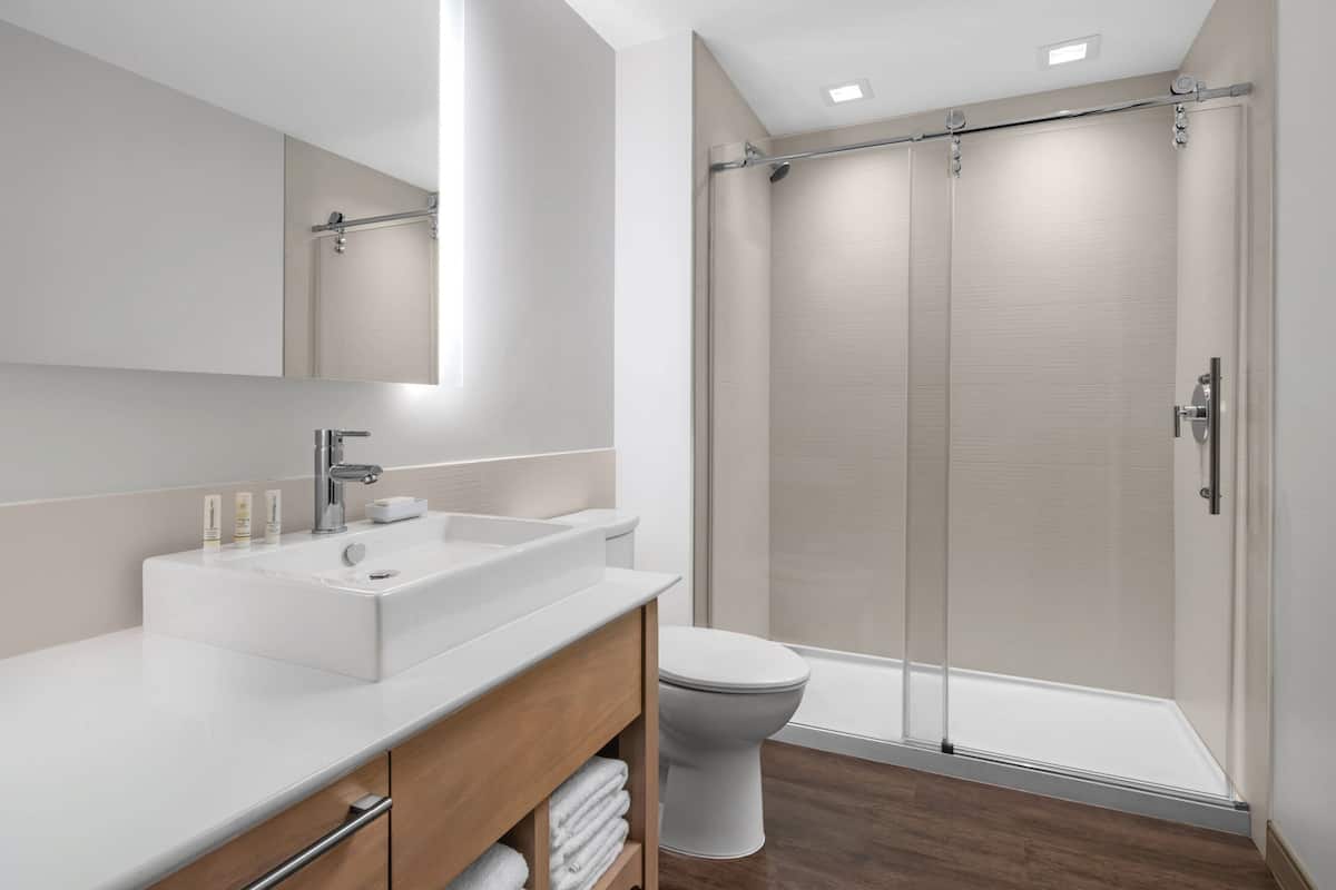 مجففات شعر، مناشف، صابون، شامبو