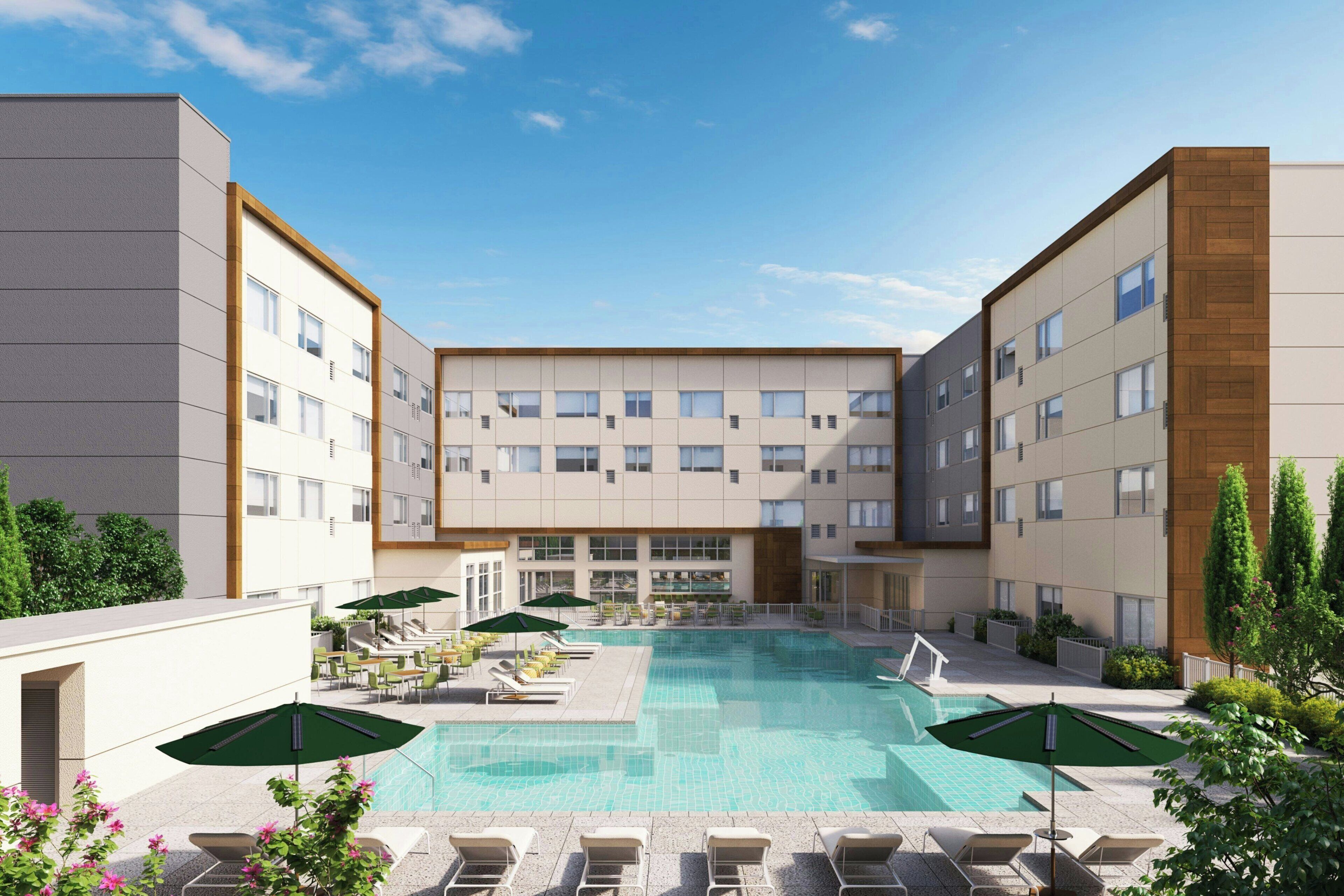 室外游泳池，開放時間為 08:00 至 23:00，提供免費遮陽小屋和泳池遮陽傘