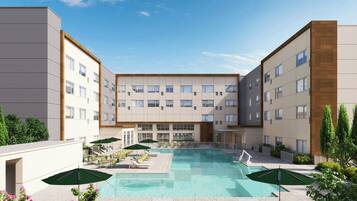 Piscine extérieure, cabanons gratuits, parasols de plage