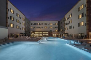 Outdoor pool, open 6:00 AM to 10:00 PM, pool umbrellas, sun loungers - Element by Marriott North Austin Tech Ridge (Austin)