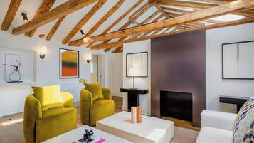 Familie suite, 1 kingsize bed | Luxe beddengoed, donzen dekbedden, een minibar, een kluis op de kamer