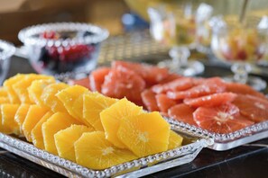 Sarapan prasmanan setiap hari dengan biaya tambahan