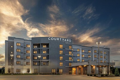 Courtyard By Marriott Sherman