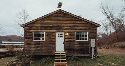 The Hideout - Escape to The Hideout in Hocking Hills, OH! This cozy, pet-friendly cabin offers a private deck by Pine Creek, just minutes from hiking, waterfalls, and caves. Perfect for up to 4 guests. Book your nature-filled getaway today!