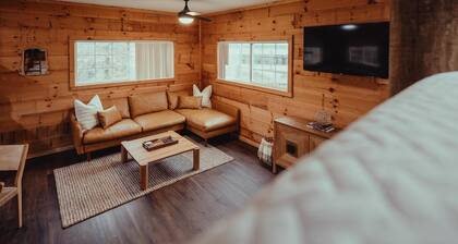 The Hideout - Escape to The Hideout in Hocking Hills, OH! This cozy, pet-friendly cabin offers a private deck by Pine Creek, just minutes from hiking, waterfalls, and caves. Perfect for up to 4 guests. Book your nature-filled getaway today!