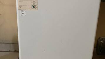 Classic Single Room | Mini-refrigerator