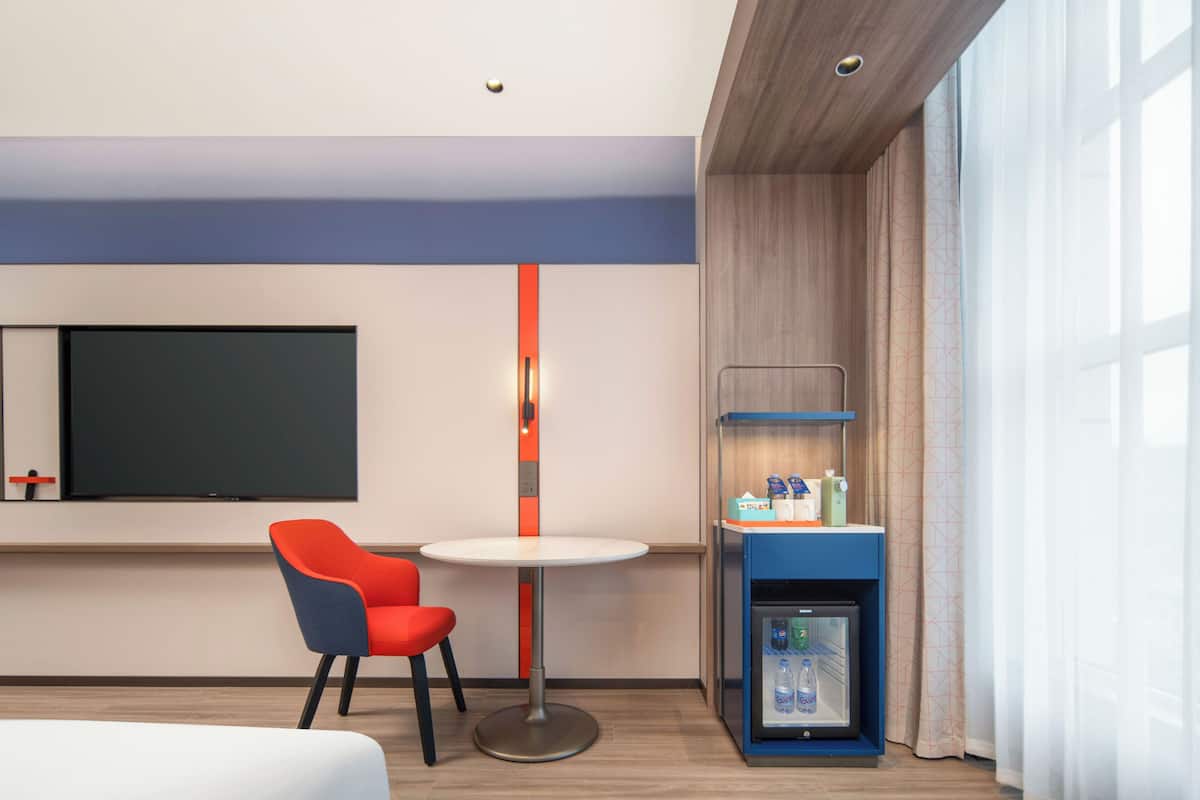 Standard Room, 1 King Bed (High Floor) | 1 bedroom, premium bedding, desk, blackout drapes